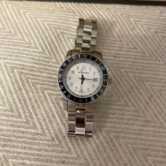 Mercedes Benz Watch🎄 - Picture 5 of 9
